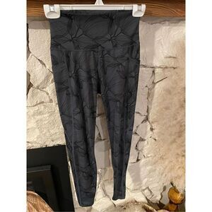 BuffBunny Gray Pull-On Leaf Print Athletic Limitless Compression Leggings Small